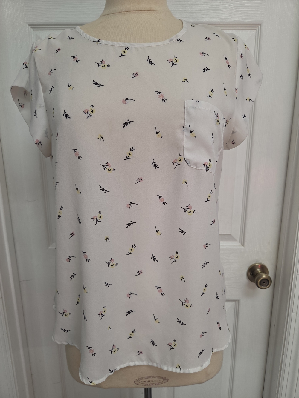 Lily White White Floral Short Sleeve Blouse with Pocket